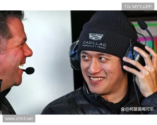 周冠宇的冰箱里只有蛋白粉和冰水，连瓶可乐都找不到