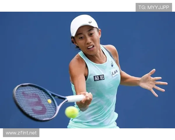 张帅穿开叉裙看比赛，竟然比运动员还抢镜？