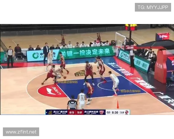 有利进攻原则如何影响犯规判罚的裁判决策机制揭秘